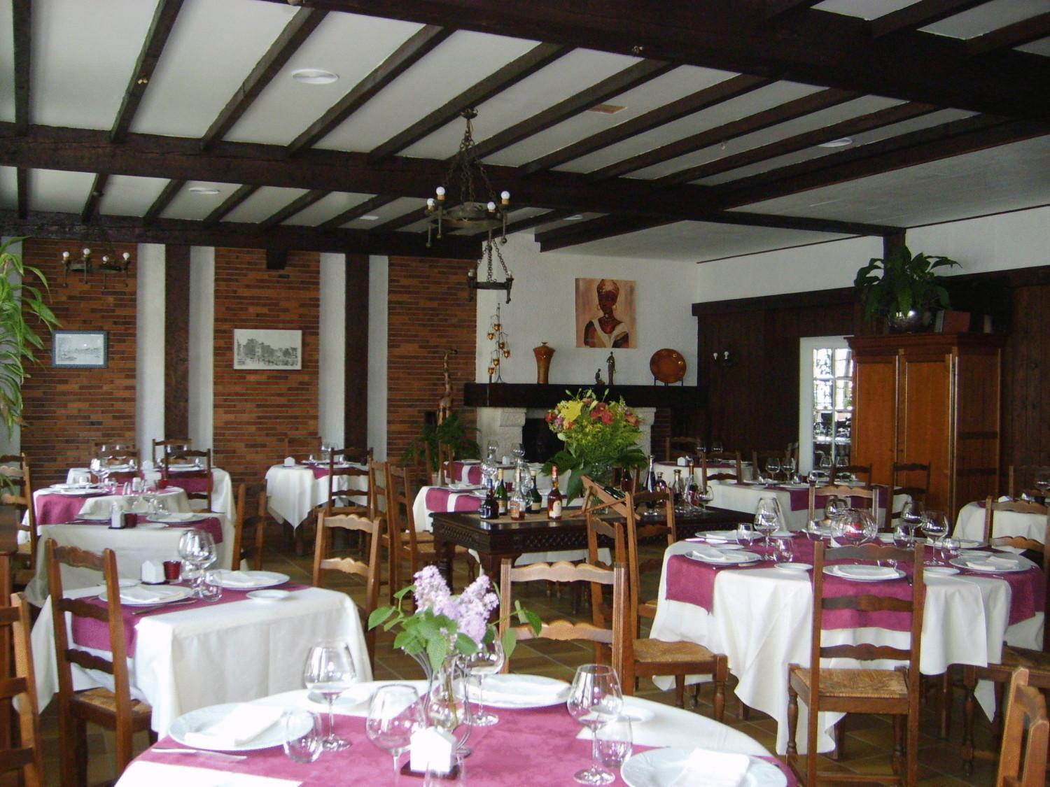 Hotel Du Commerce Chez Stephane Roumazieres ภายนอก รูปภาพ