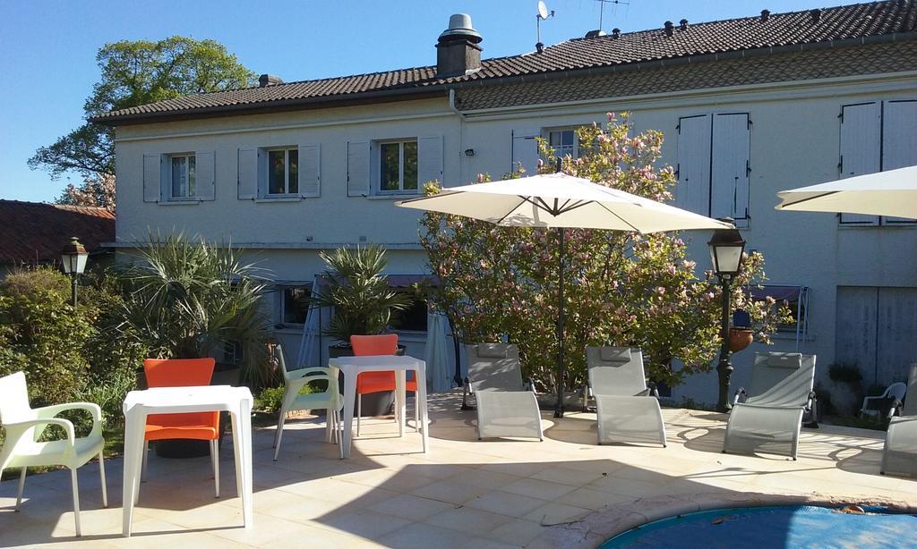Hotel Du Commerce Chez Stephane Roumazieres ภายนอก รูปภาพ