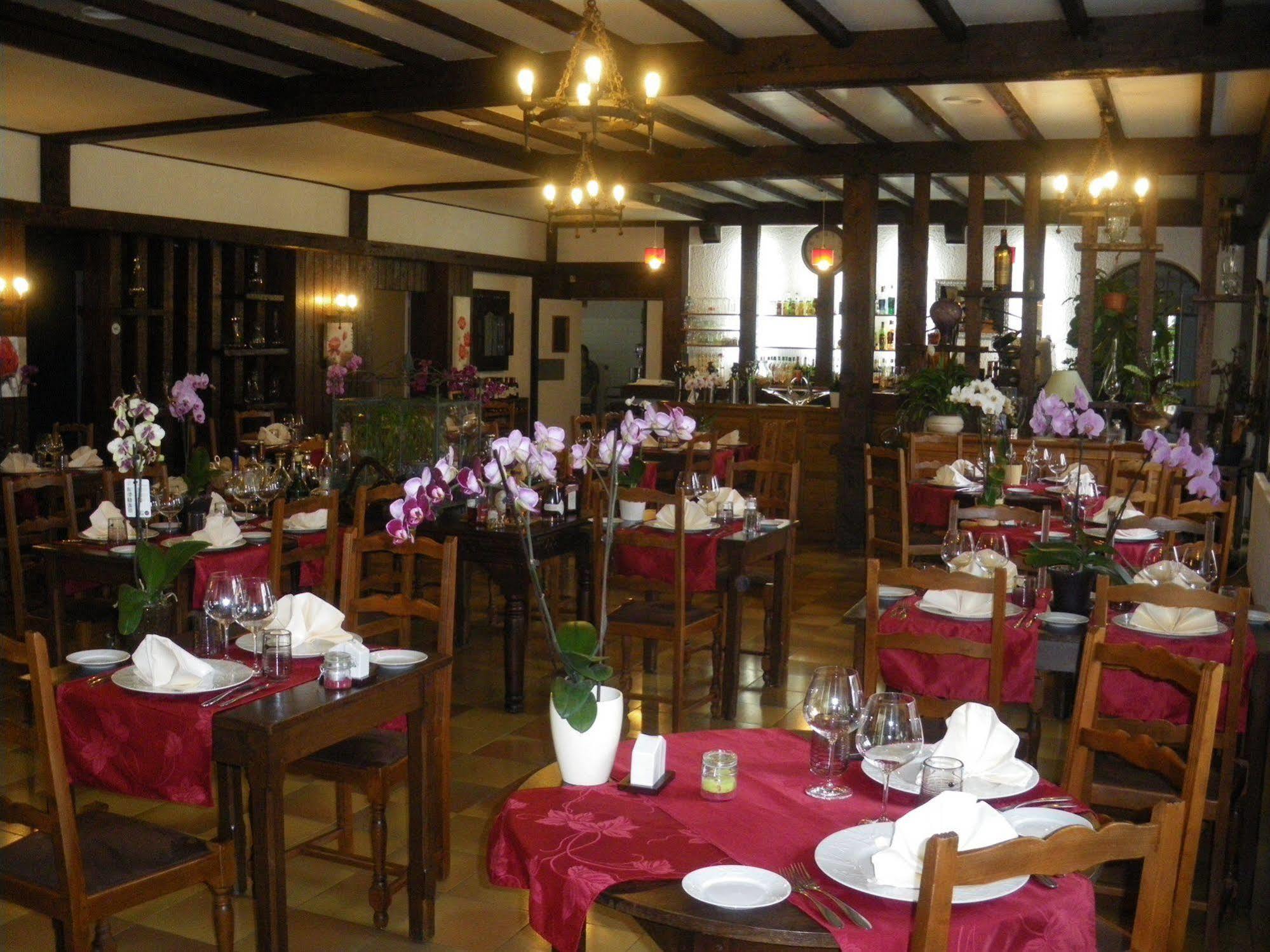 Hotel Du Commerce Chez Stephane Roumazieres ภายนอก รูปภาพ