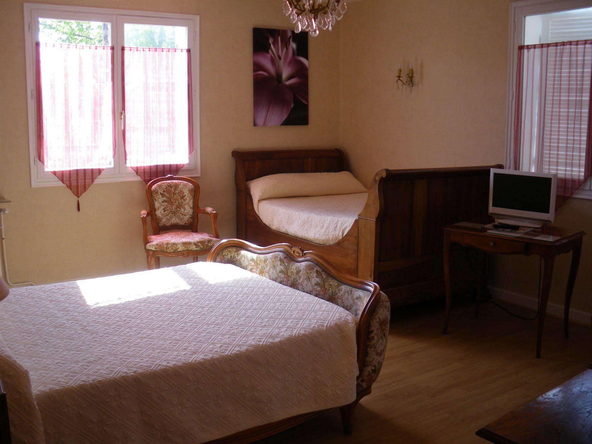 Hotel Du Commerce Chez Stephane Roumazieres ภายนอก รูปภาพ