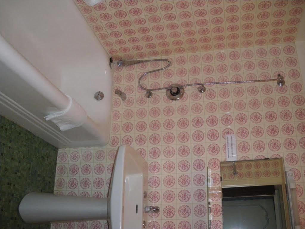 Hotel Du Commerce Chez Stephane Roumazieres ภายนอก รูปภาพ
