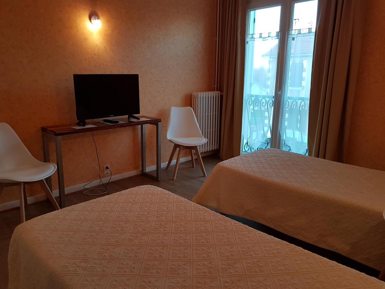 Hotel Du Commerce Chez Stephane Roumazieres ภายนอก รูปภาพ