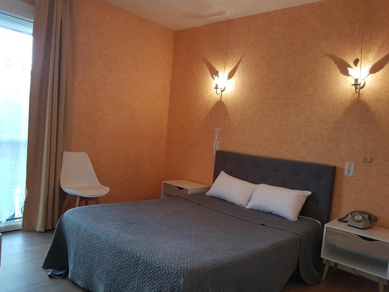 Hotel Du Commerce Chez Stephane Roumazieres ภายนอก รูปภาพ