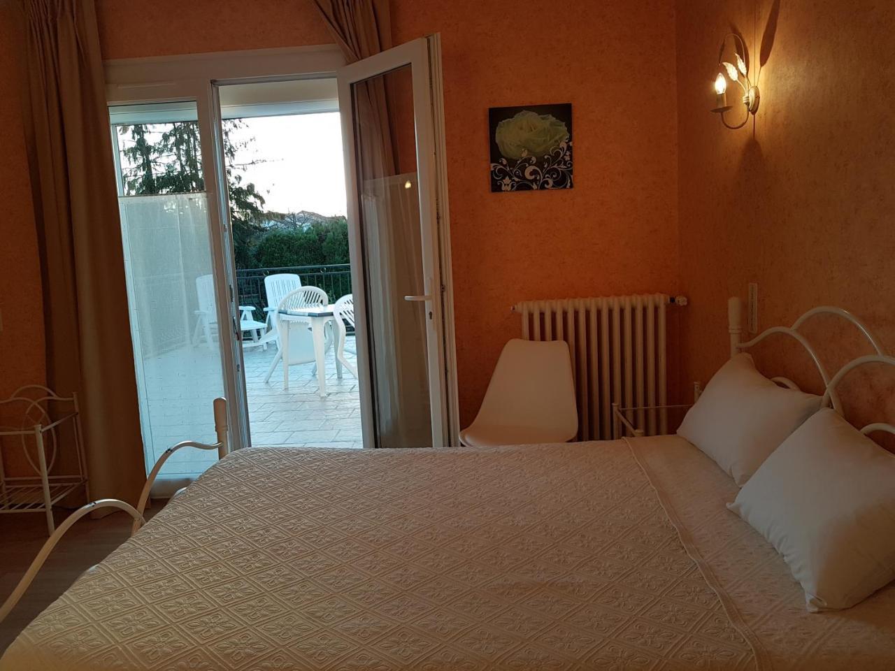 Hotel Du Commerce Chez Stephane Roumazieres ภายนอก รูปภาพ