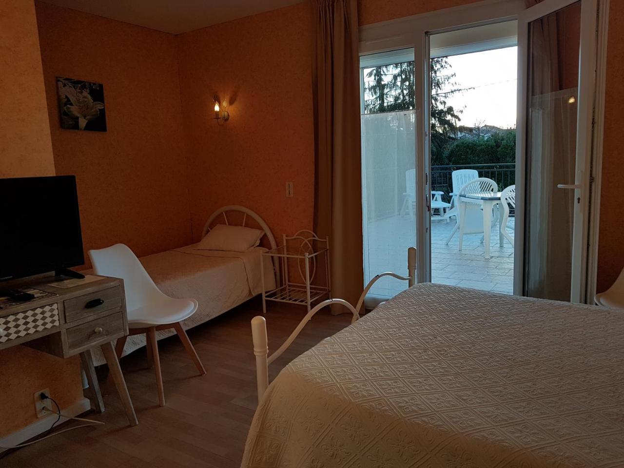 Hotel Du Commerce Chez Stephane Roumazieres ภายนอก รูปภาพ