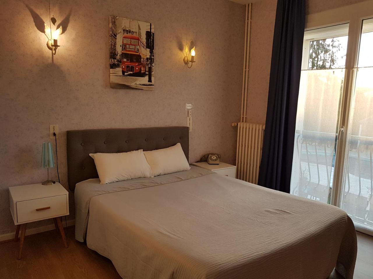Hotel Du Commerce Chez Stephane Roumazieres ภายนอก รูปภาพ