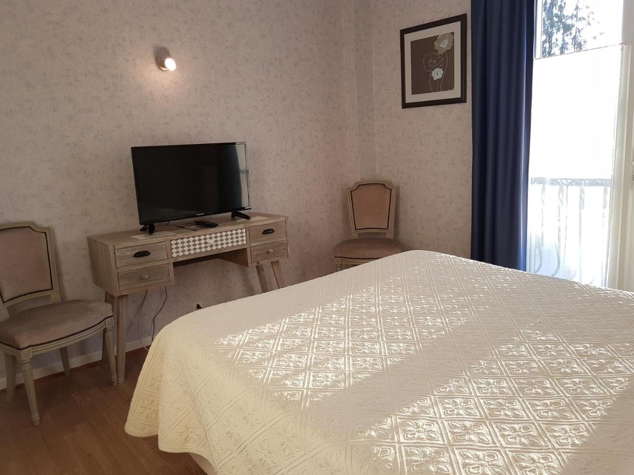 Hotel Du Commerce Chez Stephane Roumazieres ภายนอก รูปภาพ